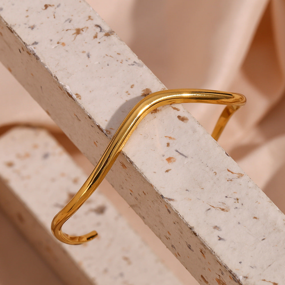 Wavy Thin Wire Open Cuff Bracelet - Gold - 7