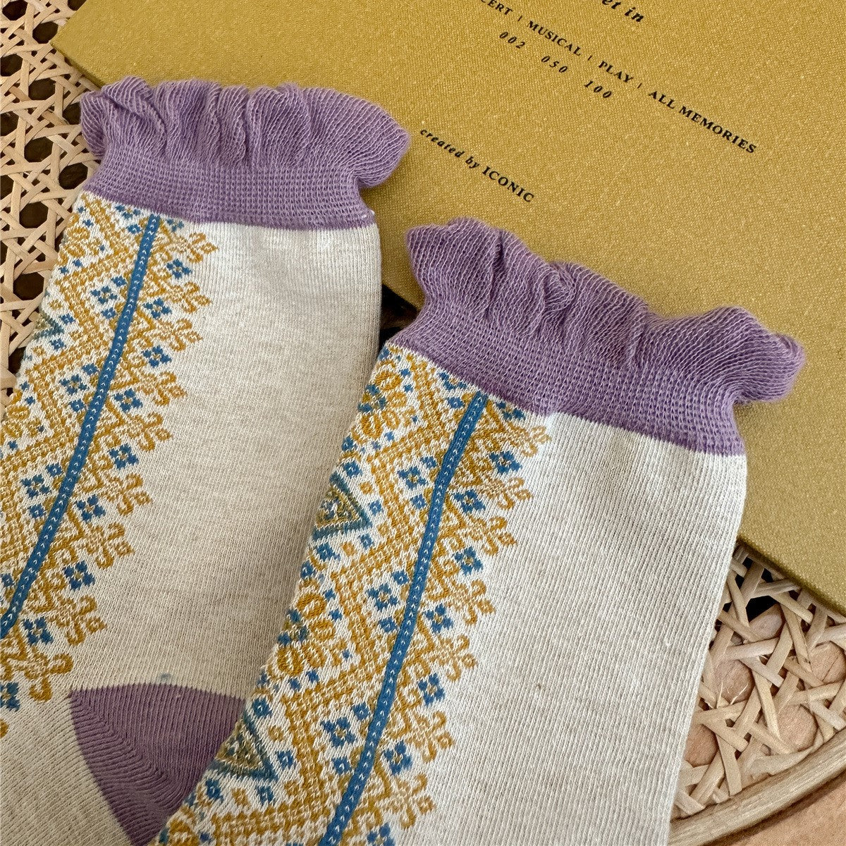 Retro Ruffle Cuff Patterned Crew Socks - White - 3