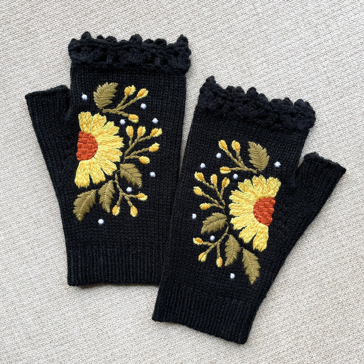 Sunflower Embroidered Crochet Trim Arm Warmers - Black - 1