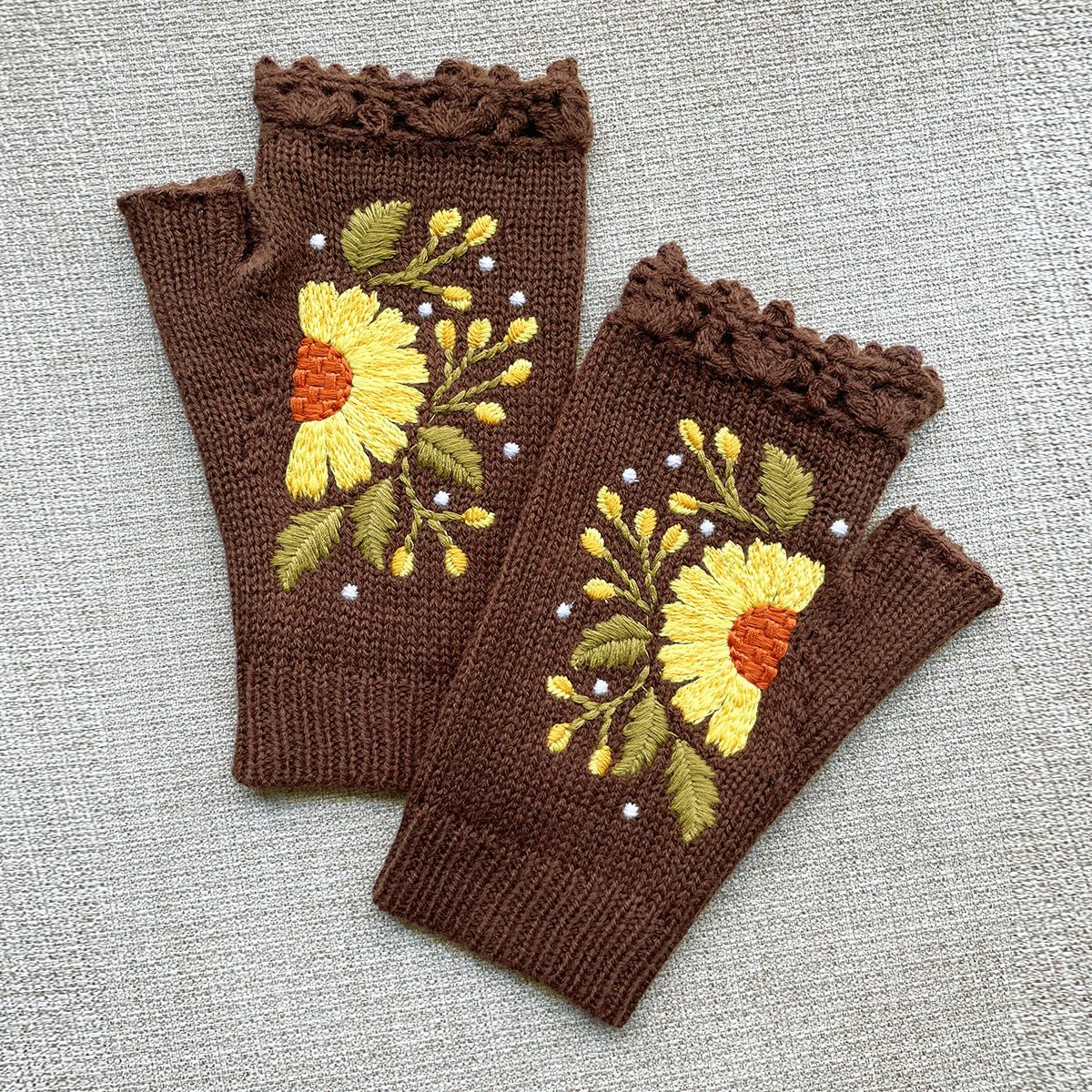 Sunflower Embroidered Crochet Trim Arm Warmers - Brown