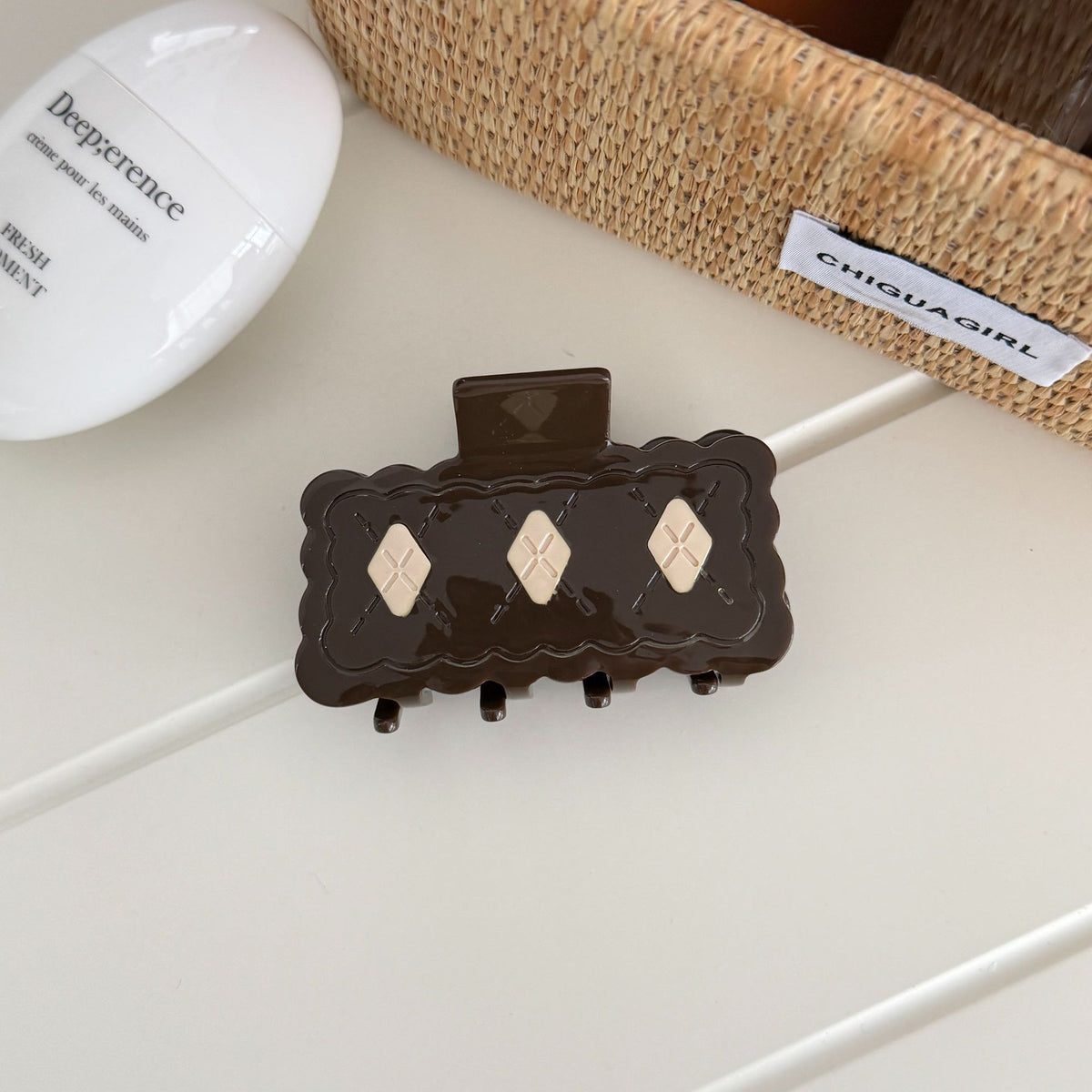 Scalloped Claw Clip With Diamond Inlay - ArmyGreen