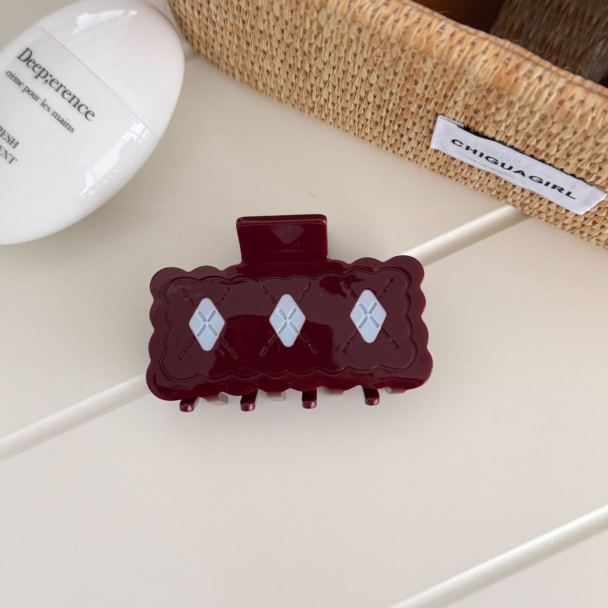 Scalloped Claw Clip With Diamond Inlay - Brown