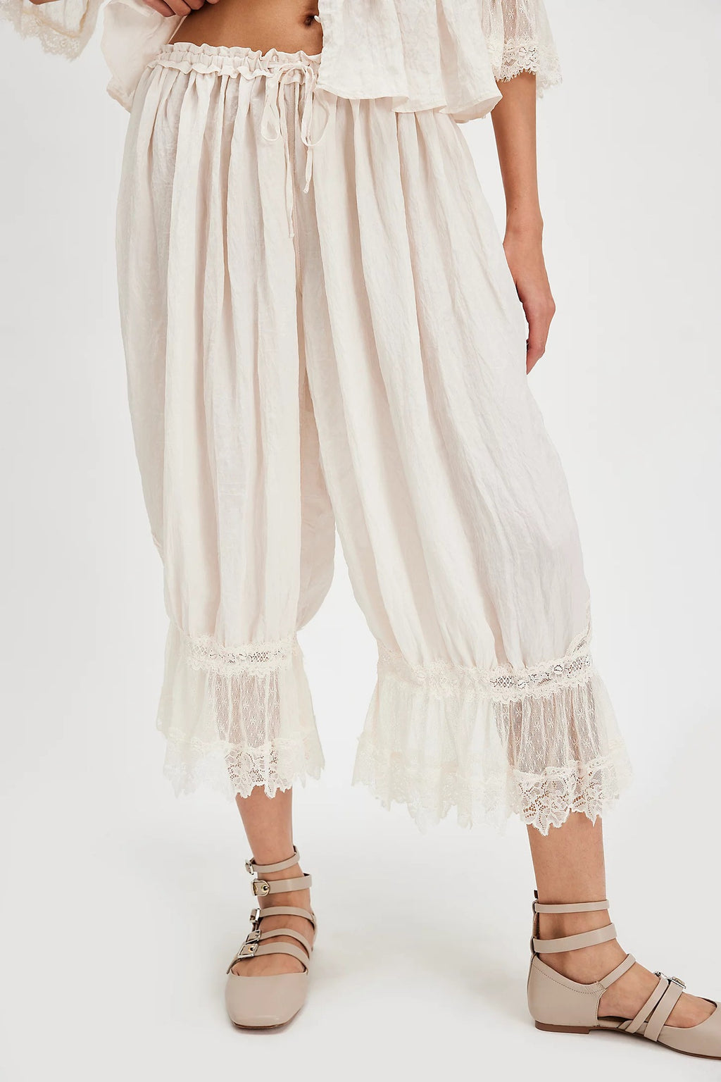 Lace Trim Ruffle Hem Bloomer Pants - White