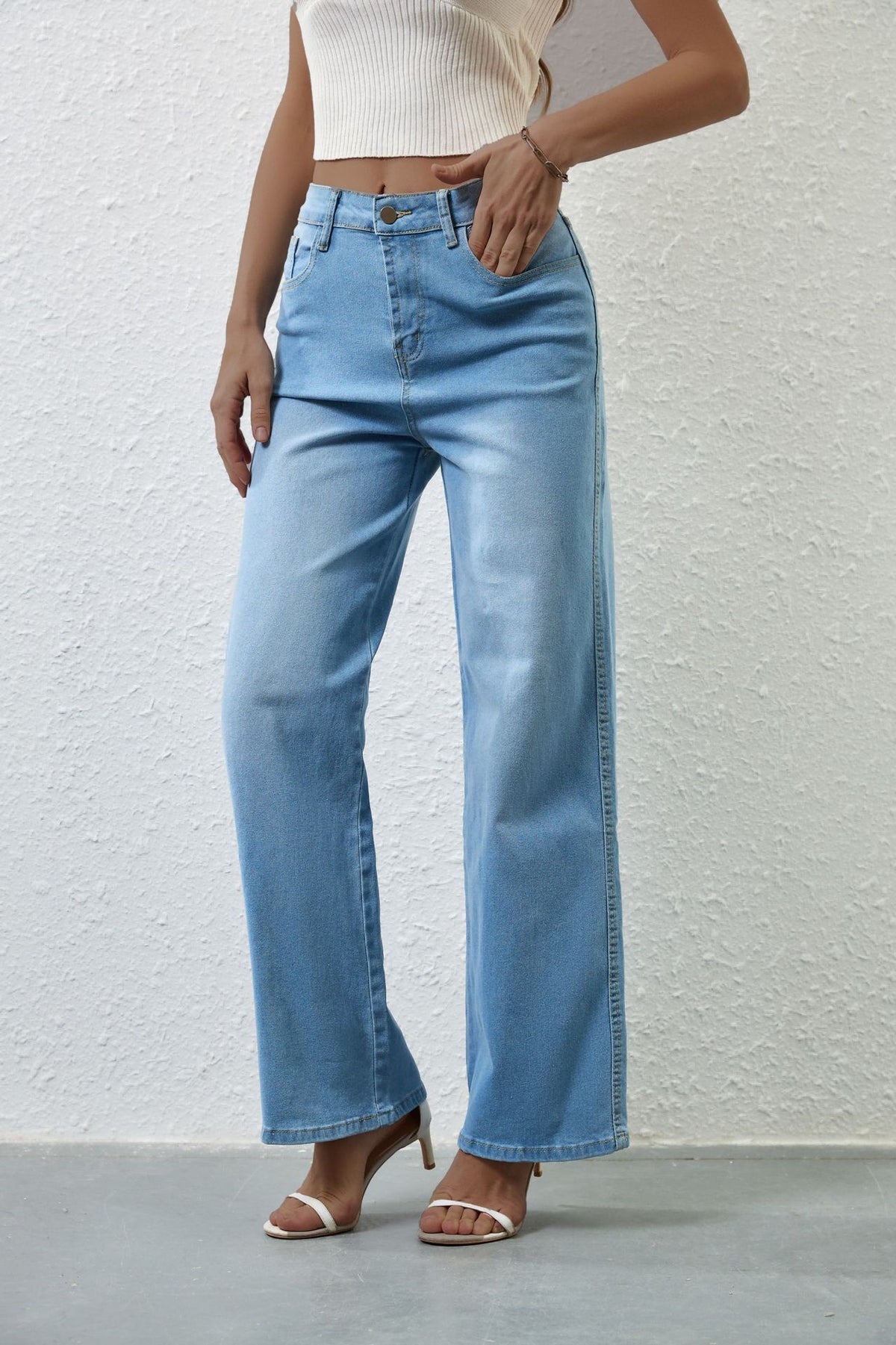 High Rise Wide Leg Raw Hem Jeans - Blue