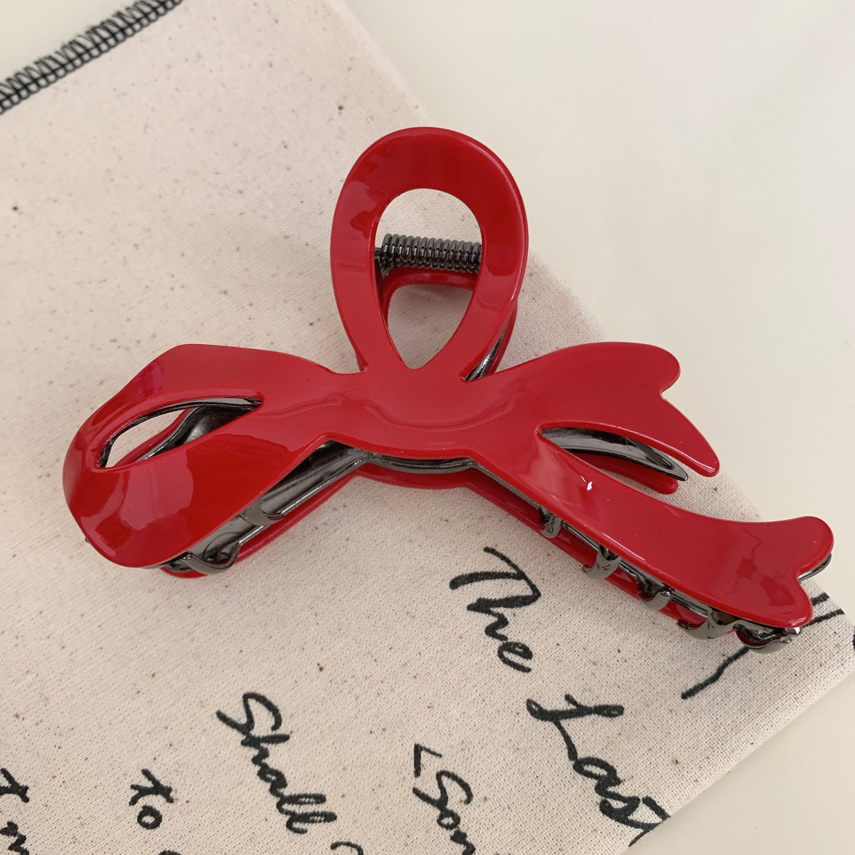 Sculptural Shape Glossy Claw Clips - Bow