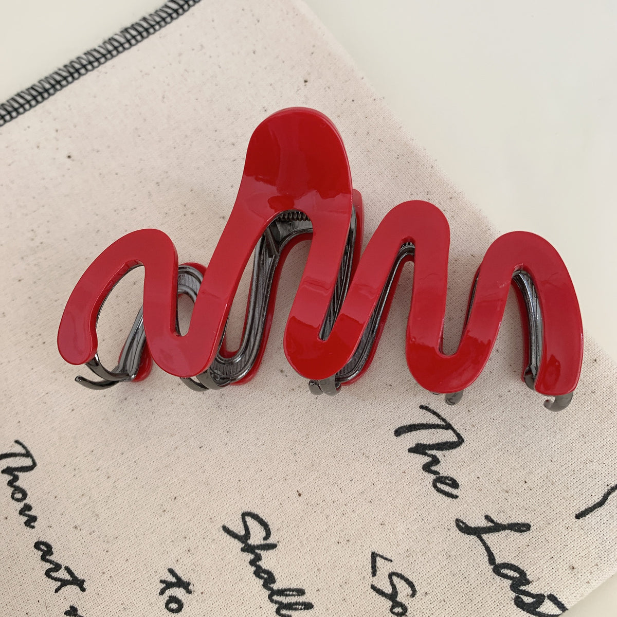 Sculptural Shape Glossy Claw Clips - Wave