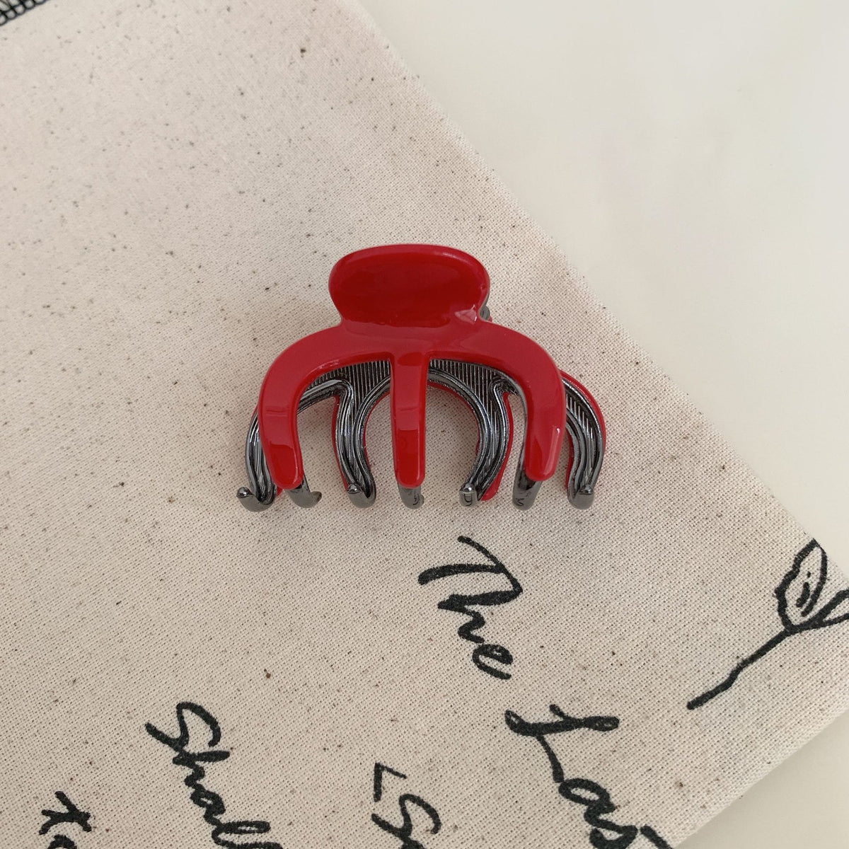 Sculptural Shape Glossy Claw Clips - miniNO01