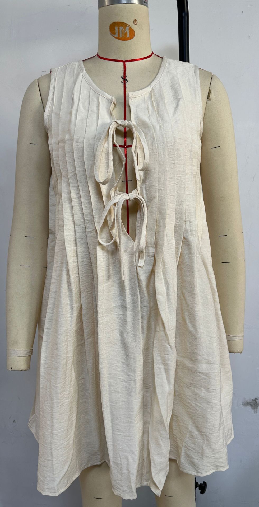 Tie Front Pleated Sleeveless Shift Dress - white - 1