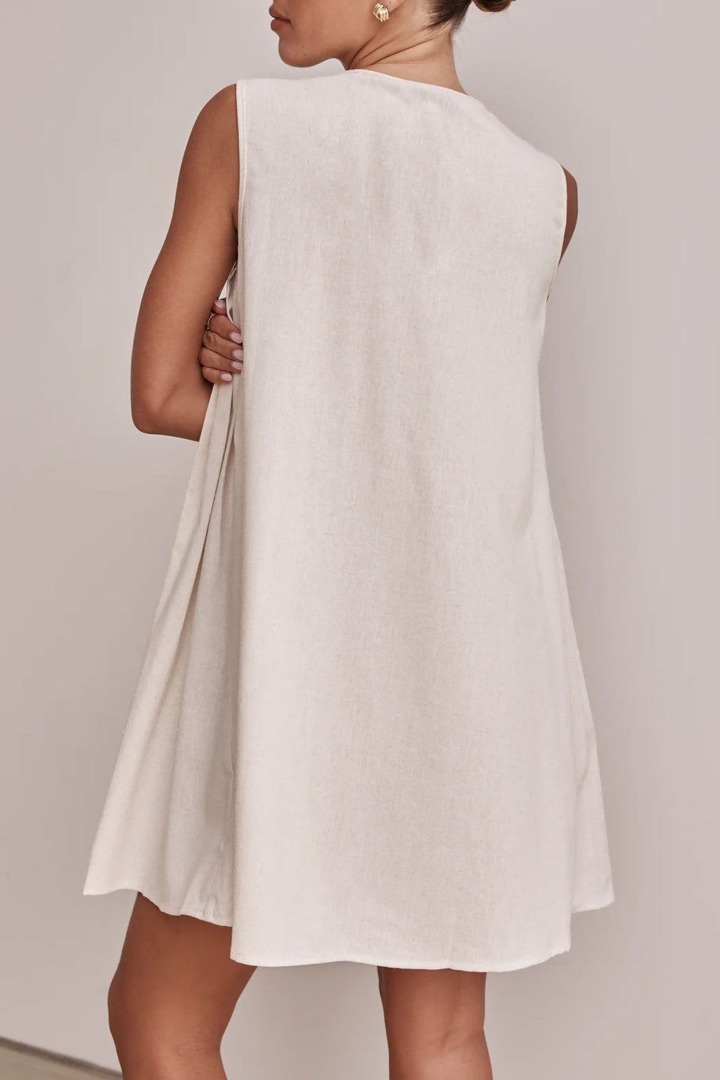 Tie Front Pleated Sleeveless Shift Dress - white - 8