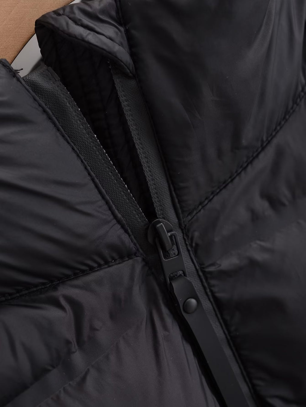 Cropped Puffer Jacket With Knit Sleeves - Black - 4
