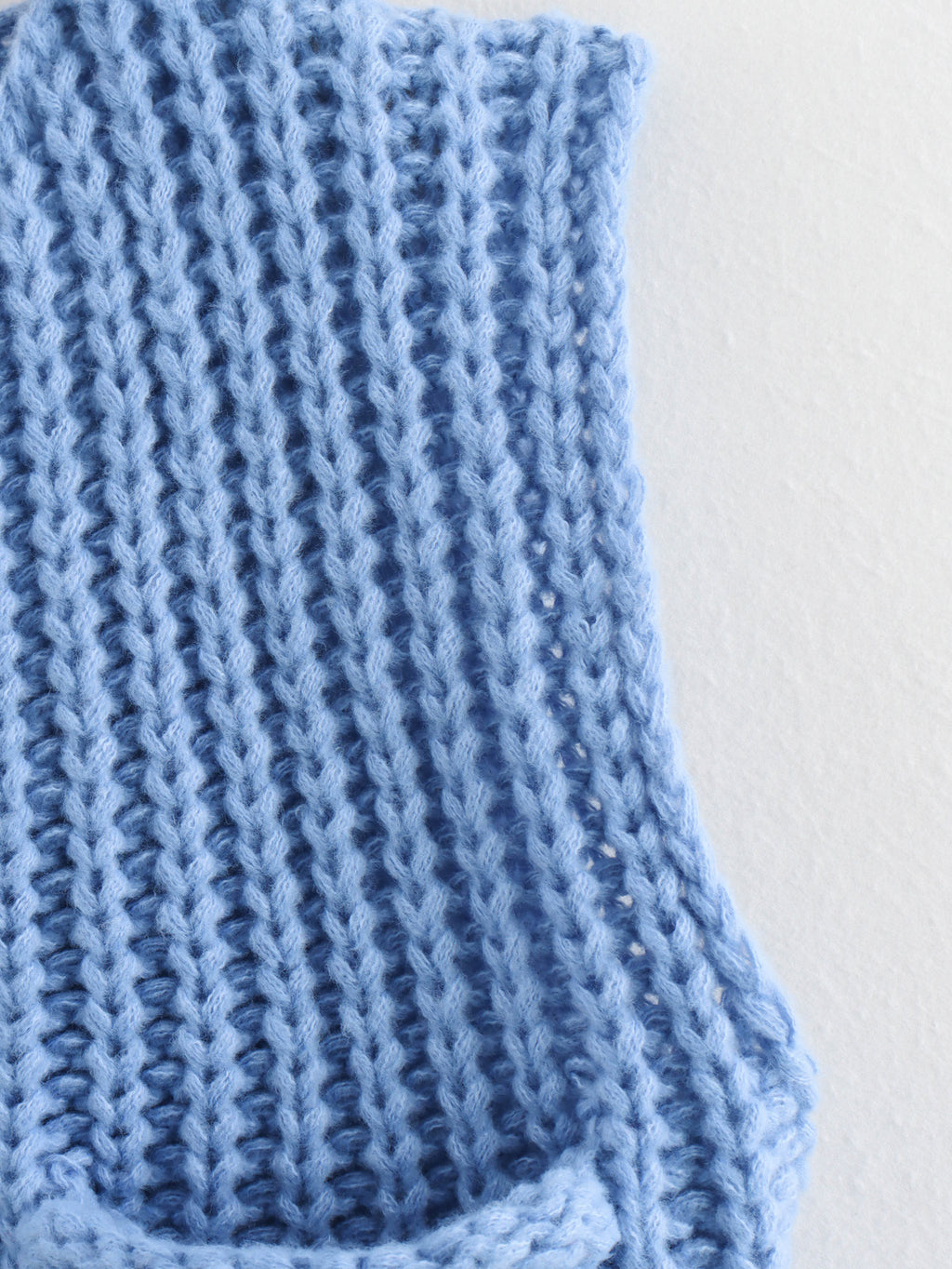 Sleeveless Chunky Knit Cardigan With Pockets - Blue - 5