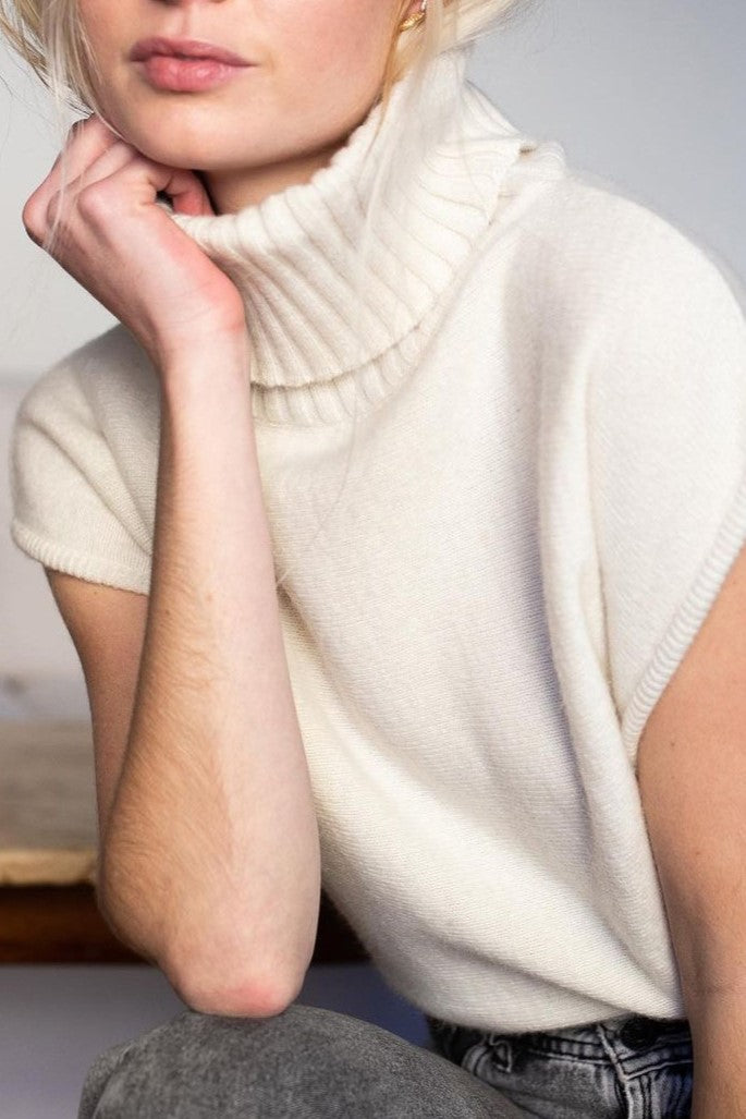 Slouchy Turtleneck Sleeveless Knit Sweater - white - 3