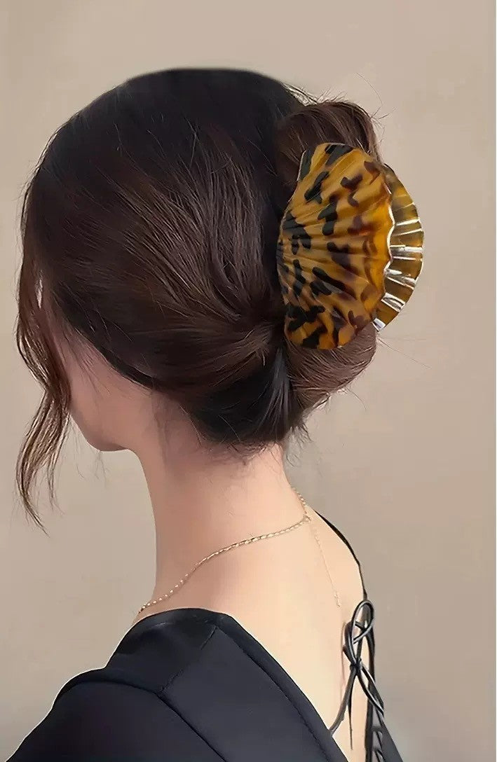 Scalloped Shell Claw Hair Clip - view 3