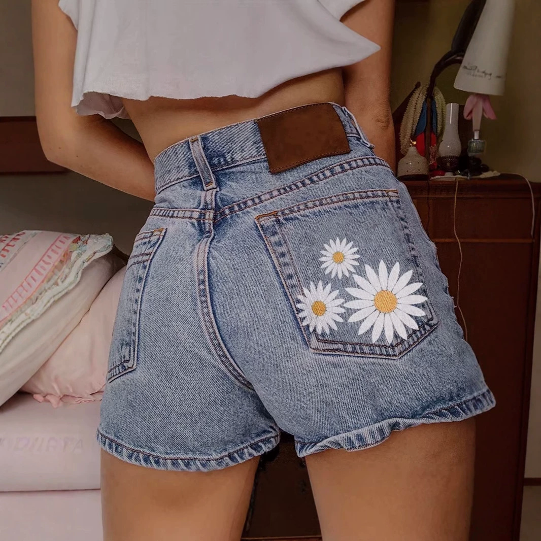 Daisy Pocket High Rise Cuffed Denim Shorts - Blue - 2