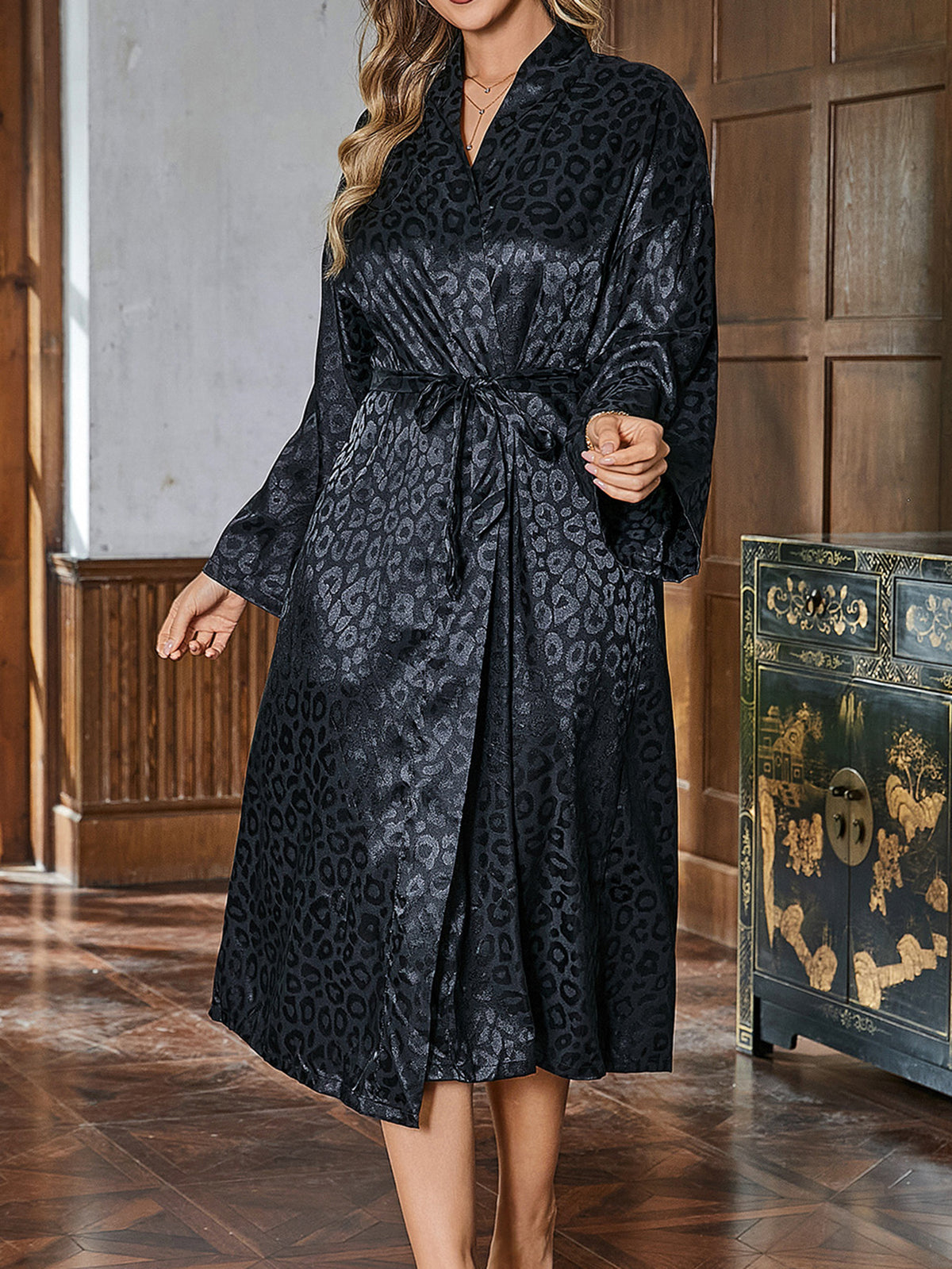 Leopard Jacquard Satin Robe With Wide Sleeves - Black