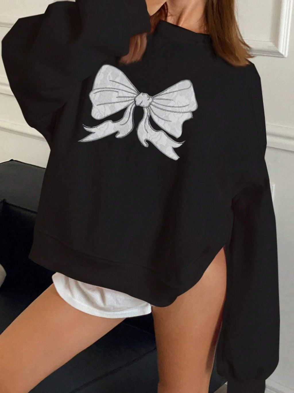 Sketched Bow Graphic Crewneck Sweatshirt - Black