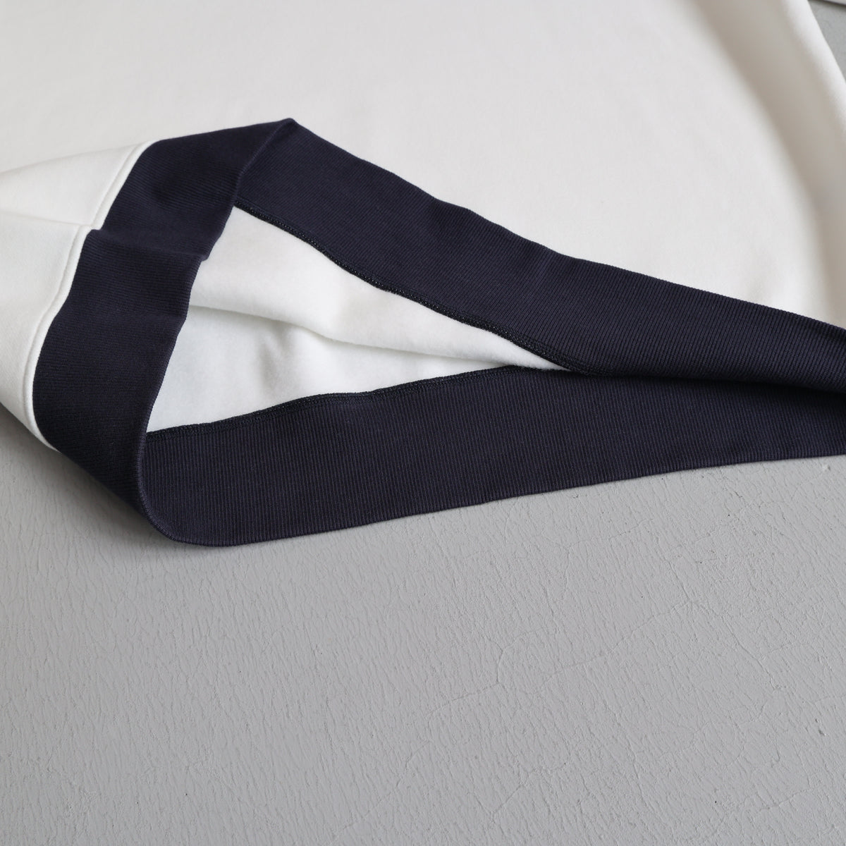 Contrast Trim Mock Neck Sweatshirt - White - 4