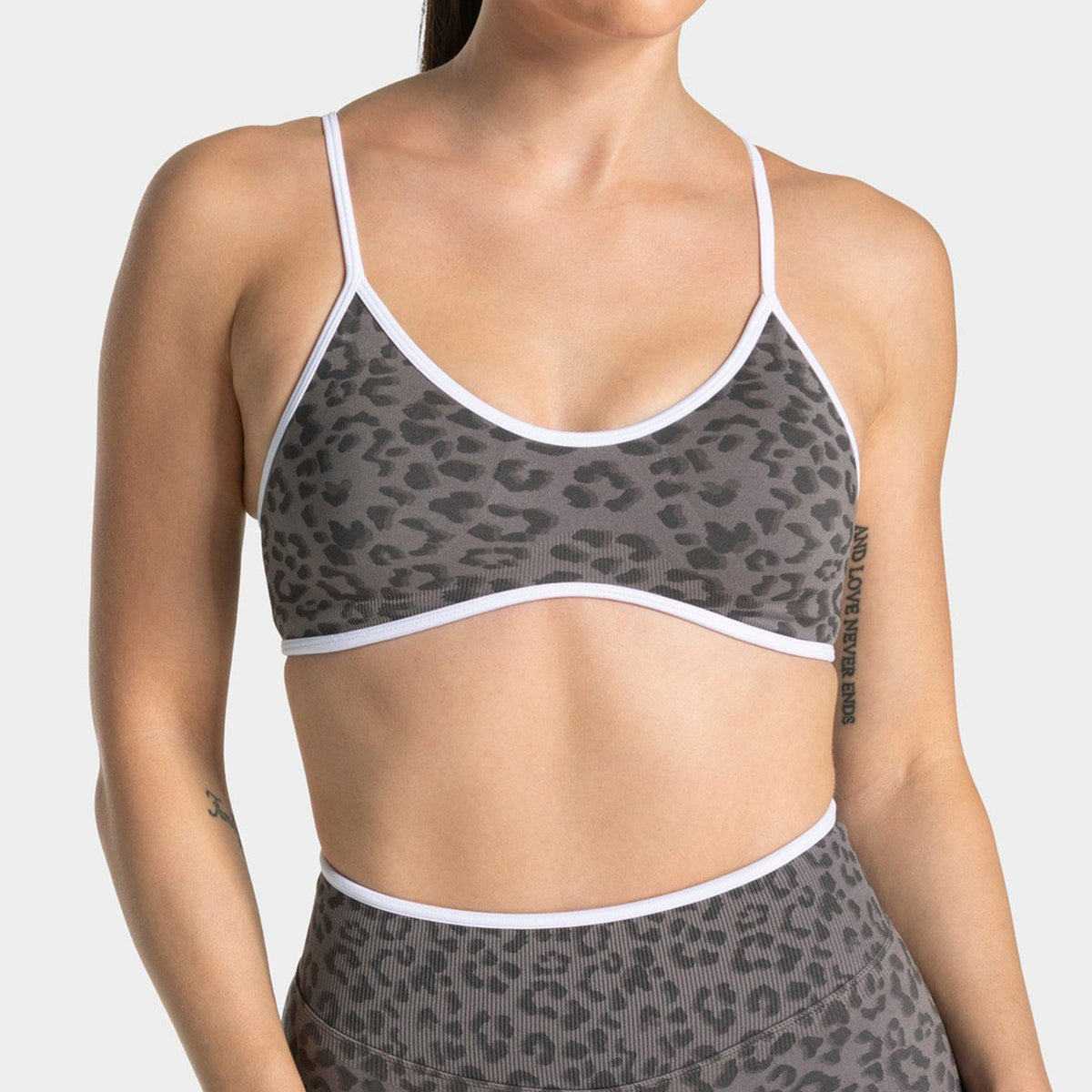 Leopard Print Seamless Contrast Trim Sports Bra