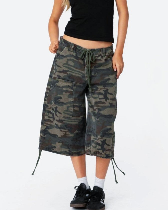 Low Rise Camo Cargo Capri Pants - Color - 1