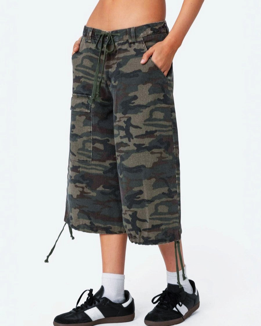 Low Rise Camo Cargo Capri Pants - Color - 2