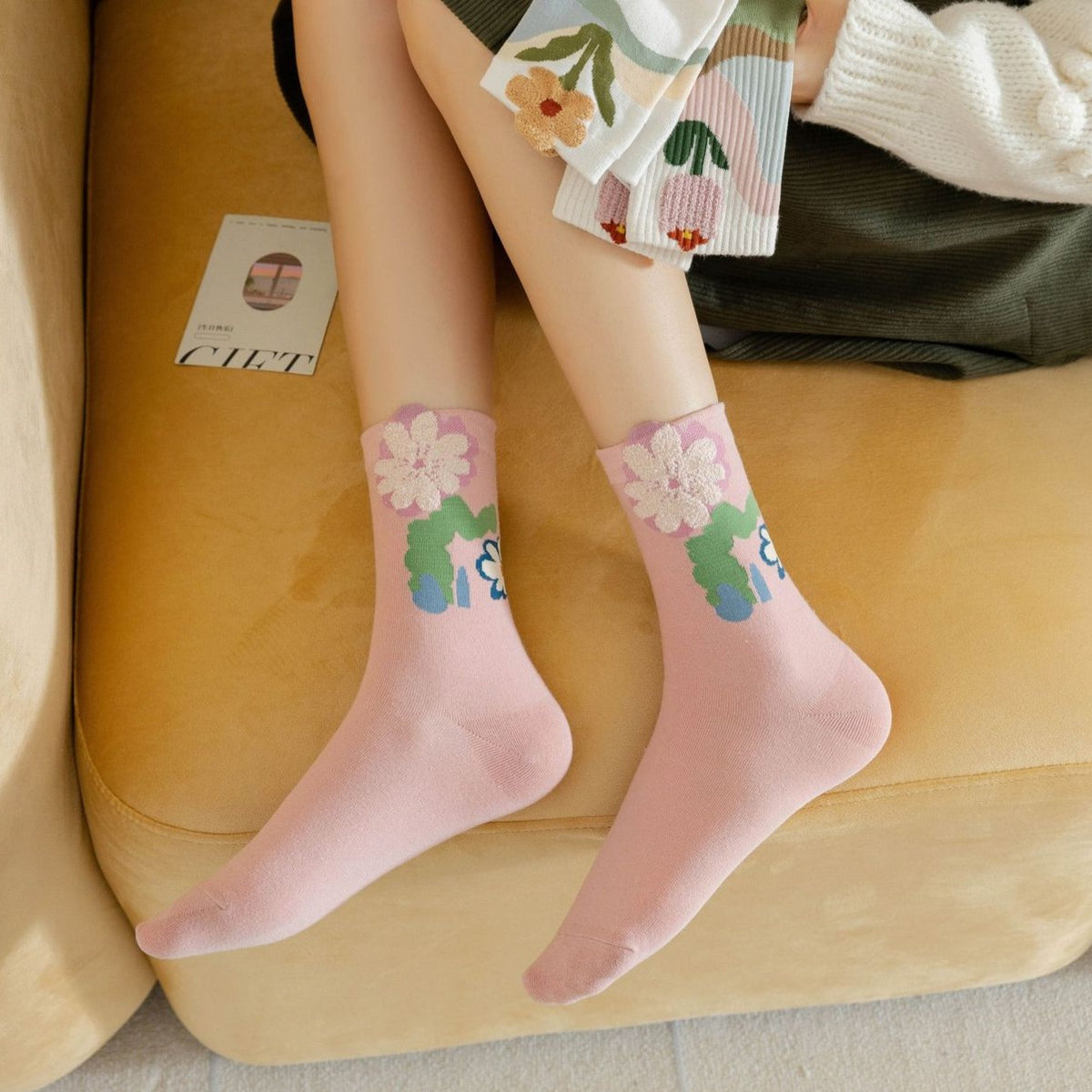 Textured Flower Applique Crew Socks - Pink - 1