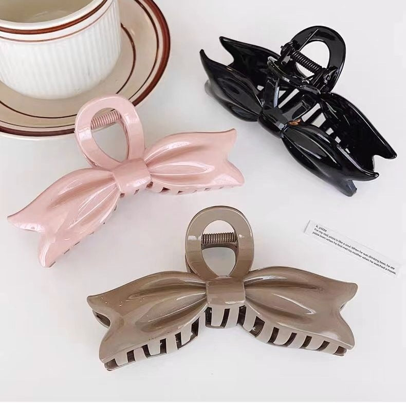 Oversized Bow Shaped Hair Claw Clip - view 3