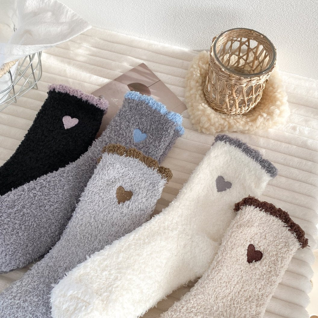 Fuzzy Heart Embroidered Ruffle Cuff Crew Socks - White - 3