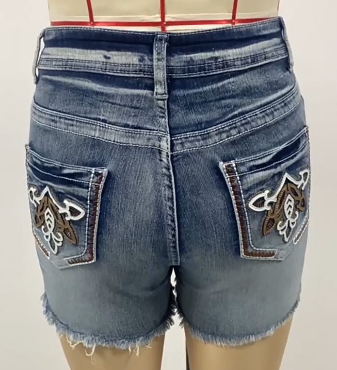 Embroidered Pocket Frayed Hem Denim Shorts - Blue