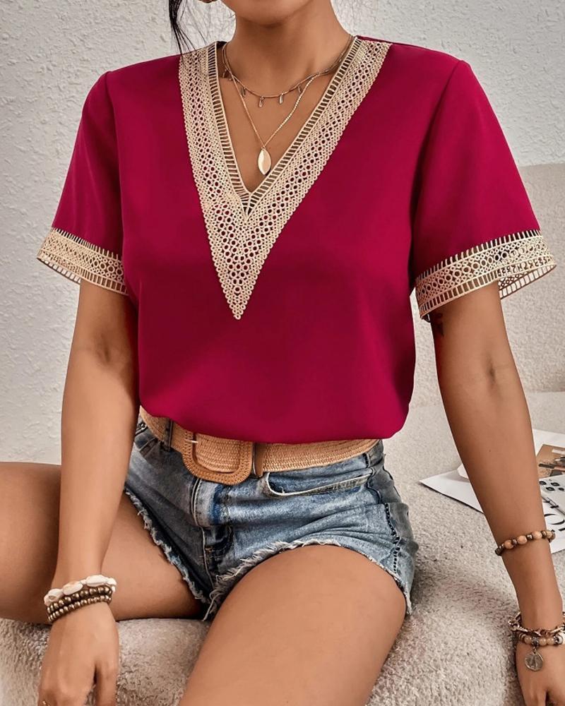 Crochet Trim V-Neck Short Sleeve Tee - Red