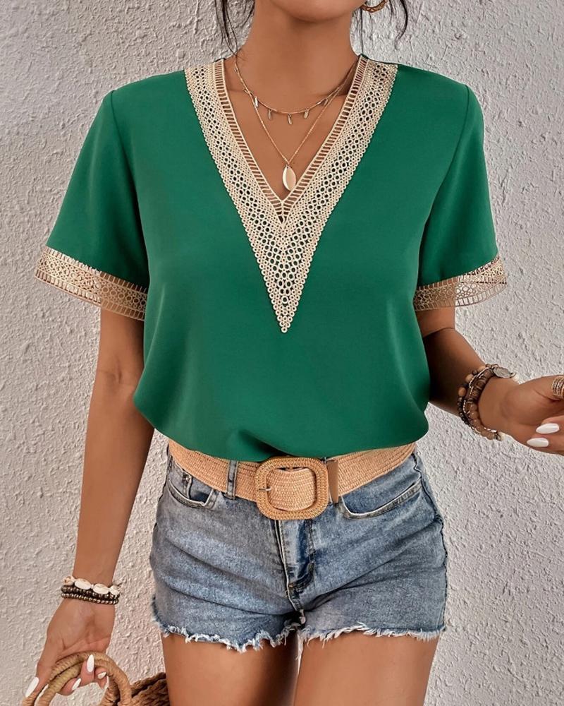Crochet Trim V-Neck Short Sleeve Tee - green