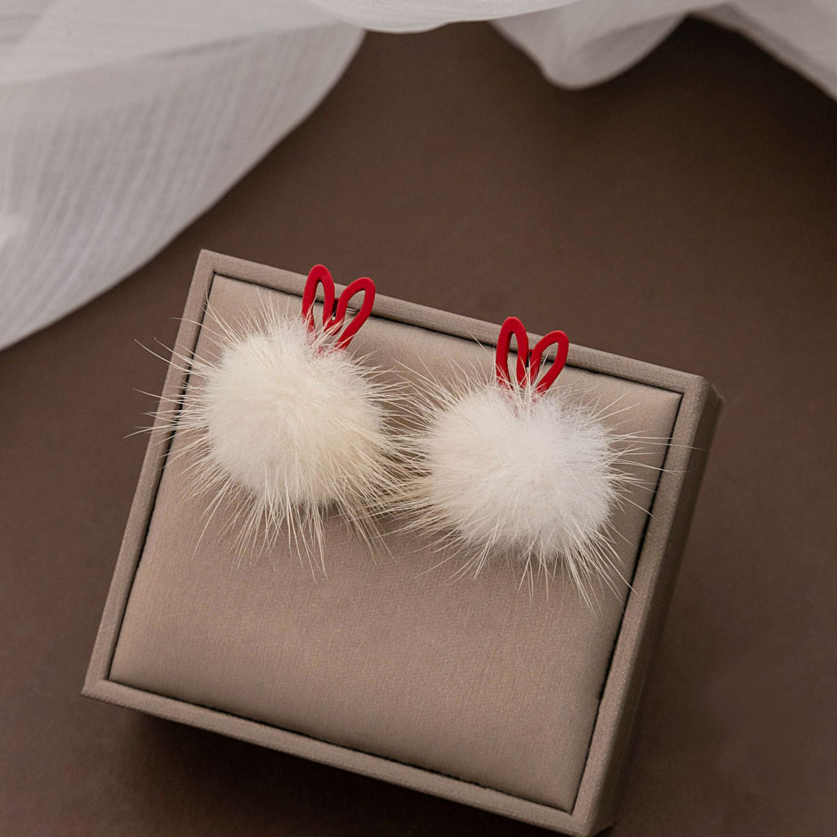 Outlined Heart Fluffy Pom Stud Earrings - Red - 2
