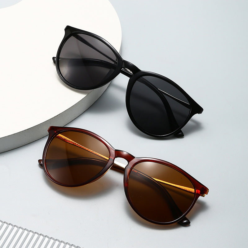 Round Frame Metal Temple Retro Sunglasses - view 1