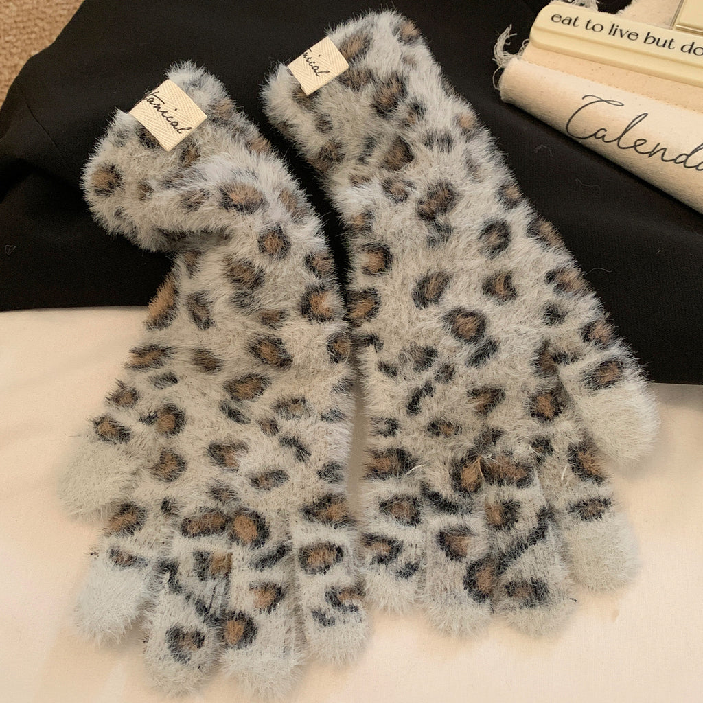 Fuzzy Leopard Print Knit Gloves - Grey