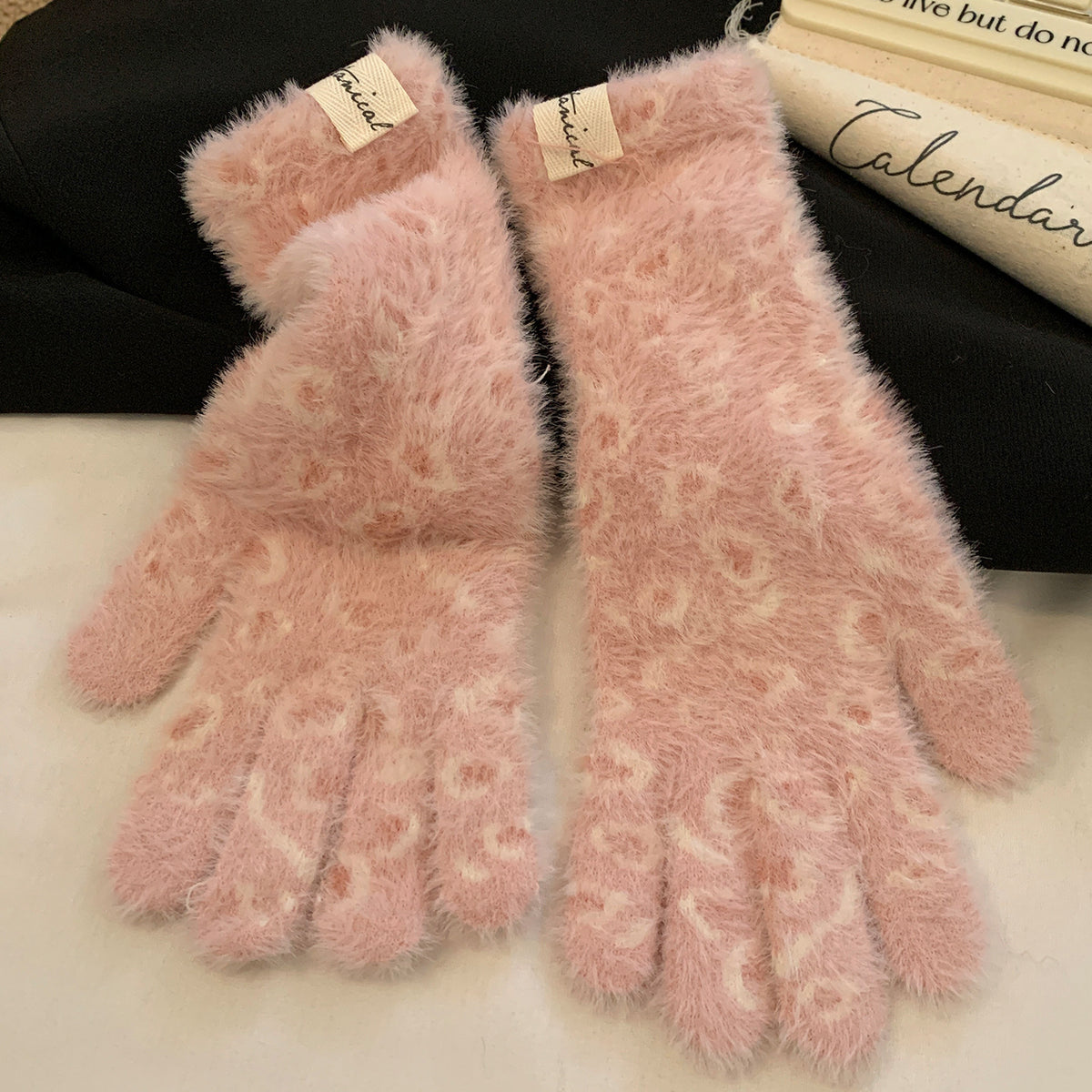 Fuzzy Leopard Print Knit Gloves - Pink