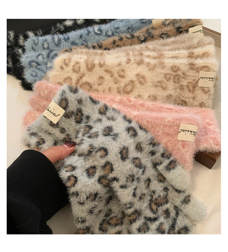 Fuzzy Leopard Print Knit Gloves