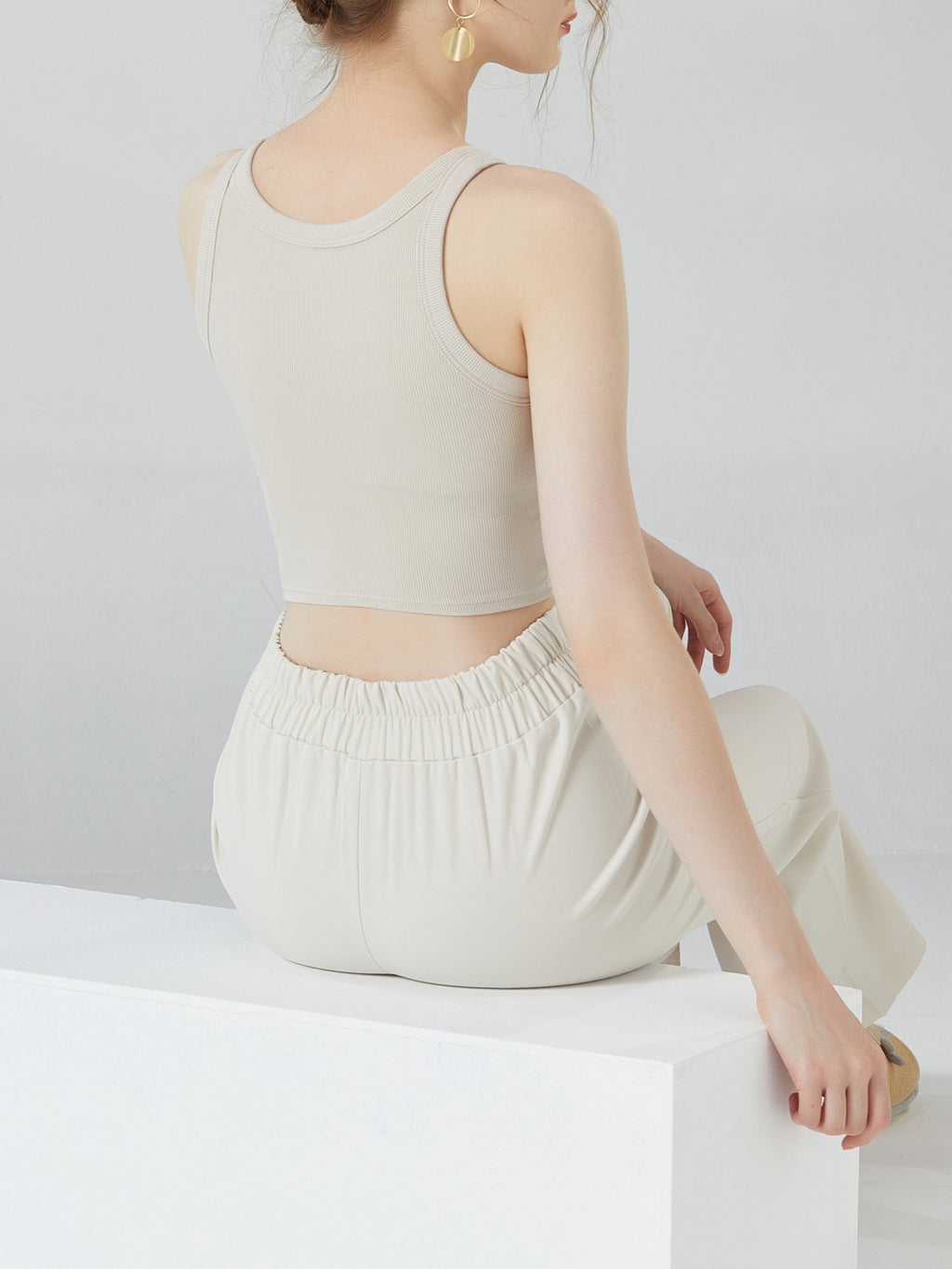 Round Neck Ribbed Crop Tank With Bra Cups - Tan - 8