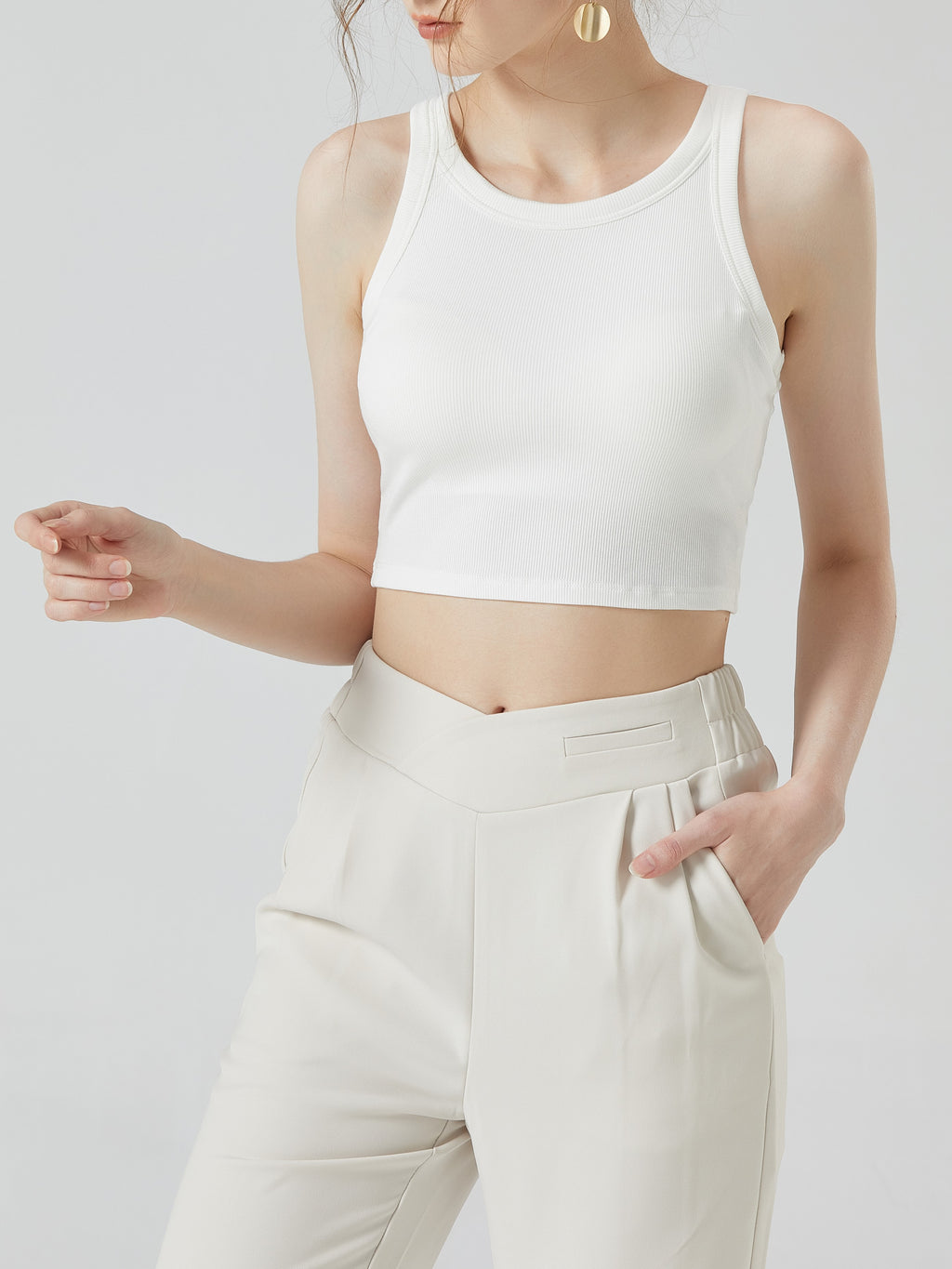 Round Neck Ribbed Crop Tank With Bra Cups - White - 10