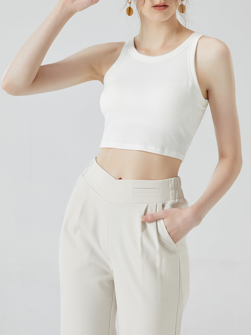 Round Neck Ribbed Crop Tank With Bra Cups - White - 9