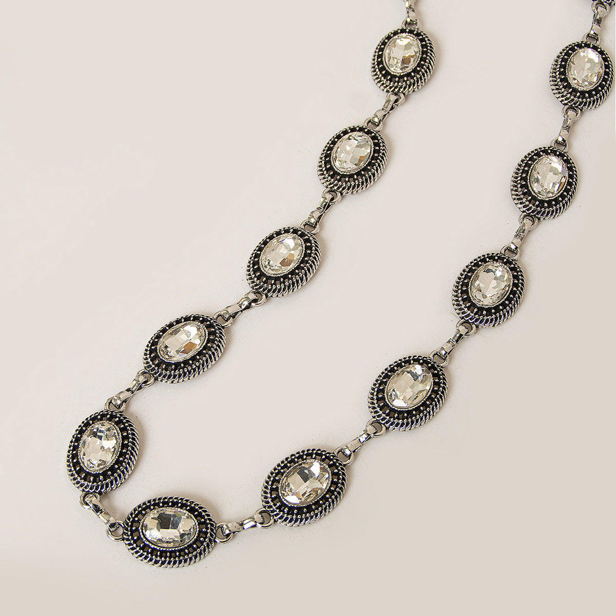 Vintage Oval Crystal Medallion Chain Belt - Silvery - 1
