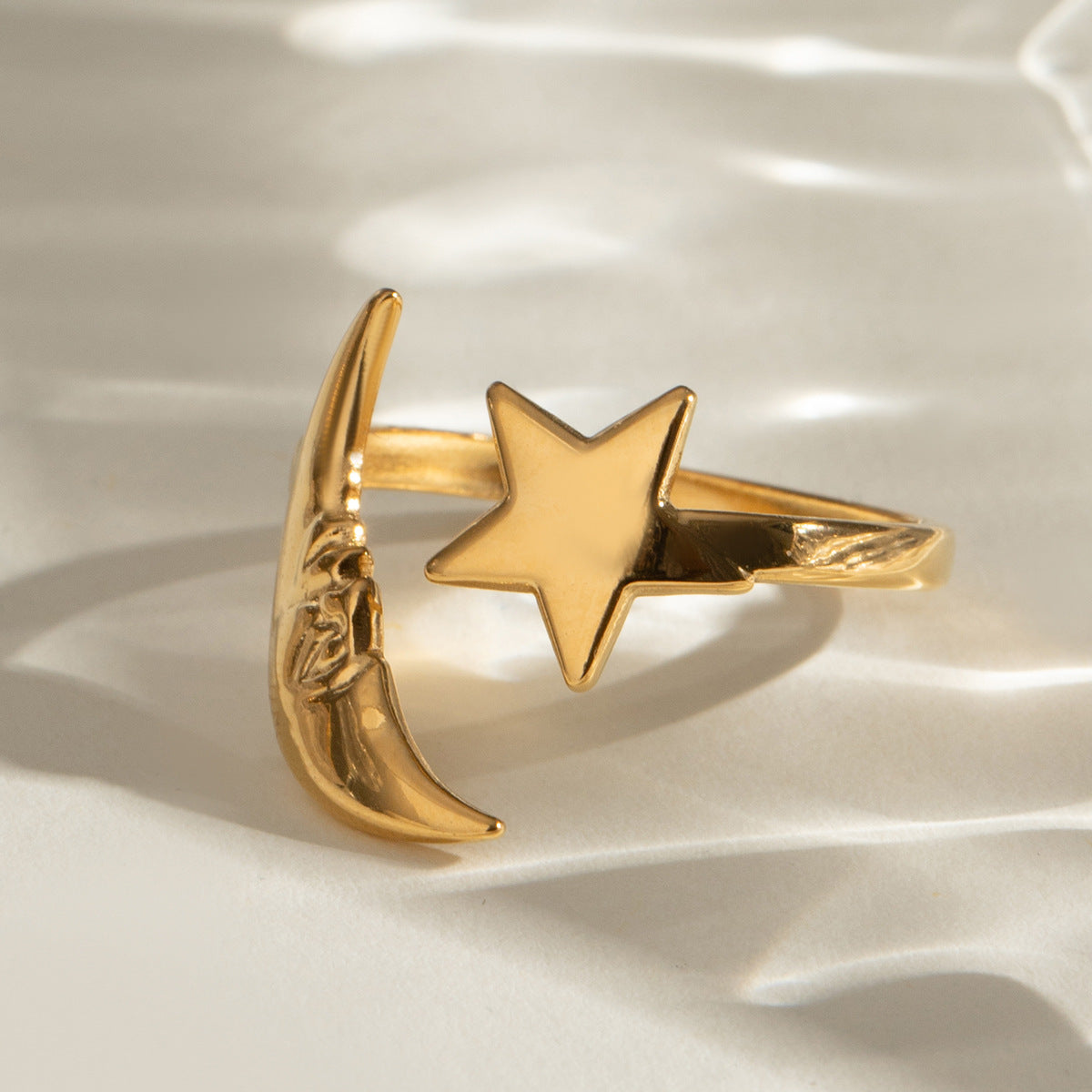 Crescent Moon and Star Open Ring - Gold - 6