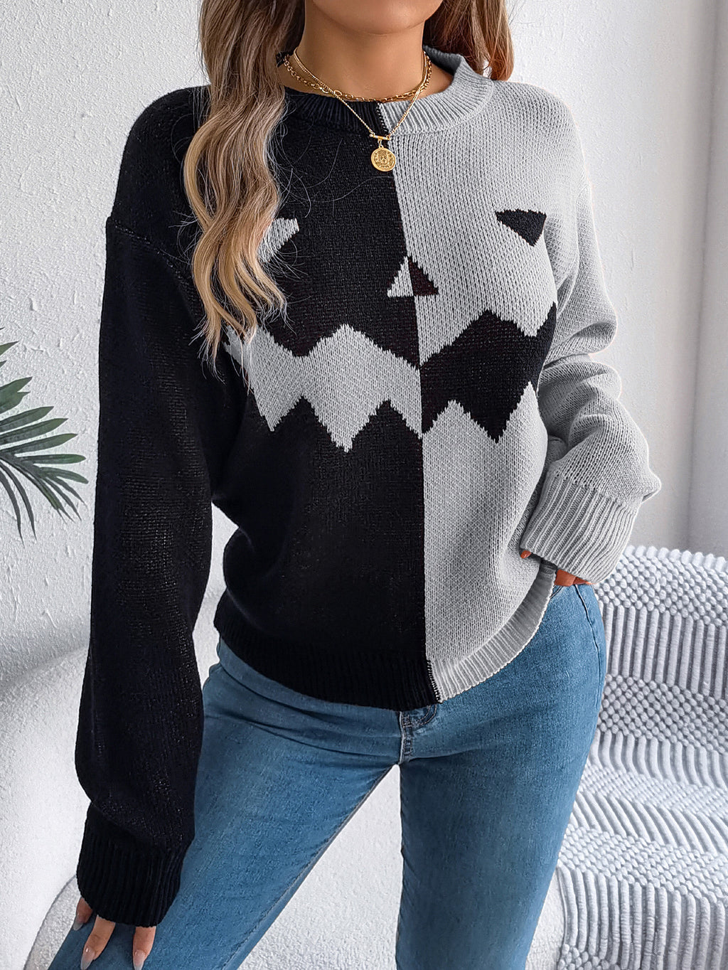 Split Contrast Carved Face Halloween Knit Sweater - Grey