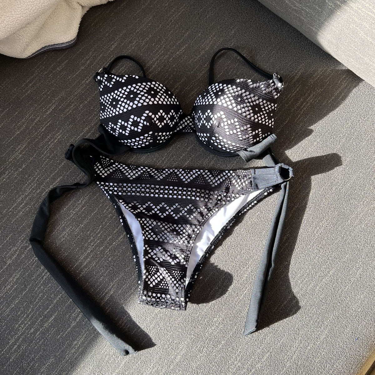 Openwork Mesh Underwire Push Up Bikini Set - Black - 5
