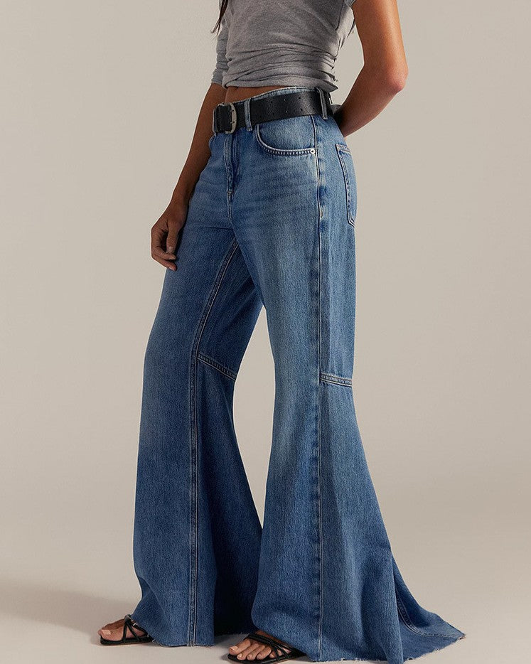 Retro Bell Bottom Jeans With Raw Hem - TBlue