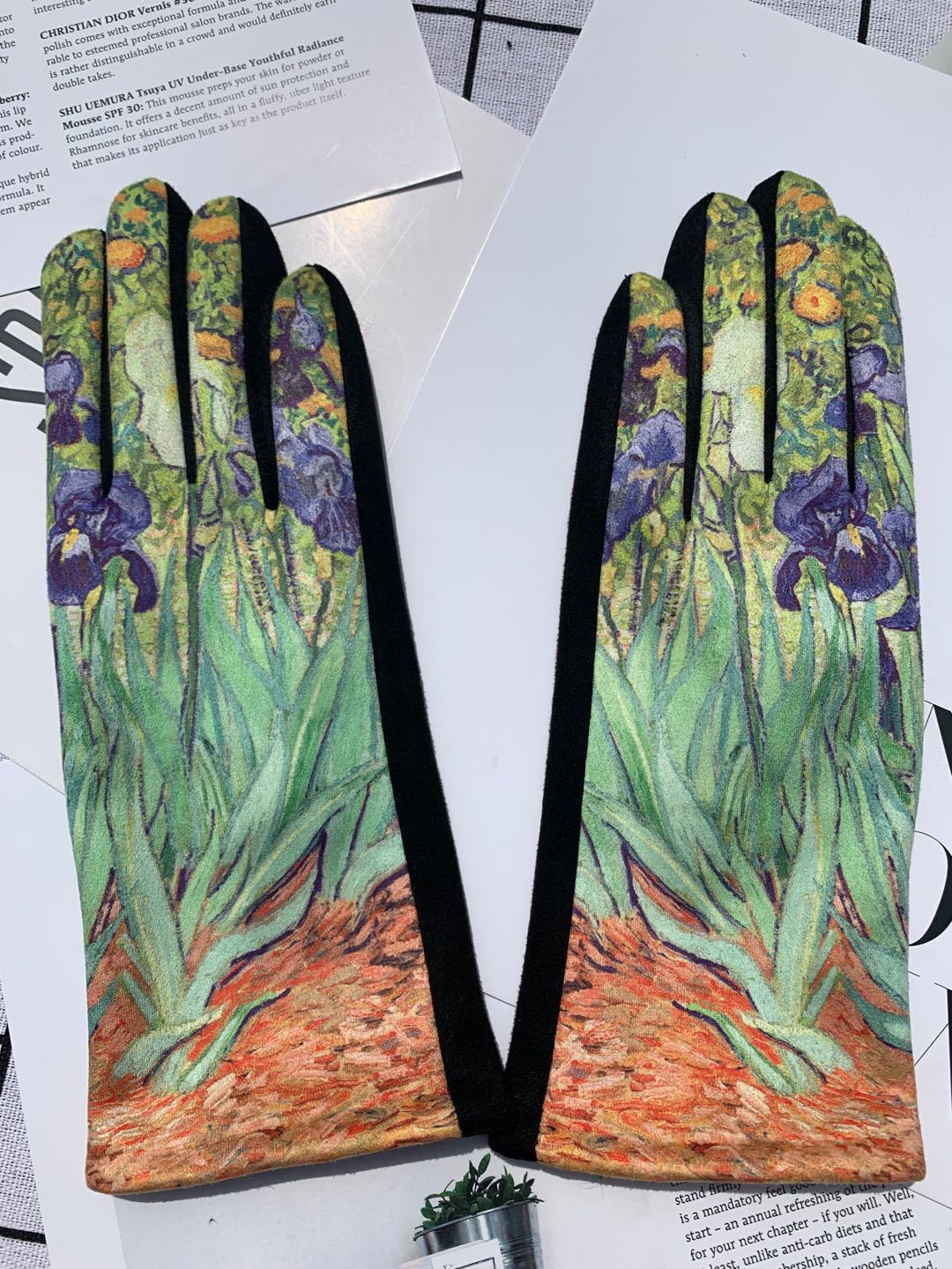 Classic Painting Print Touchscreen Gloves - Color_1