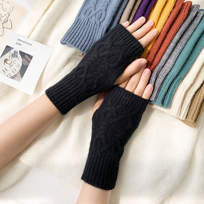 Short Cable Knit Fingerless Gloves - Color_01