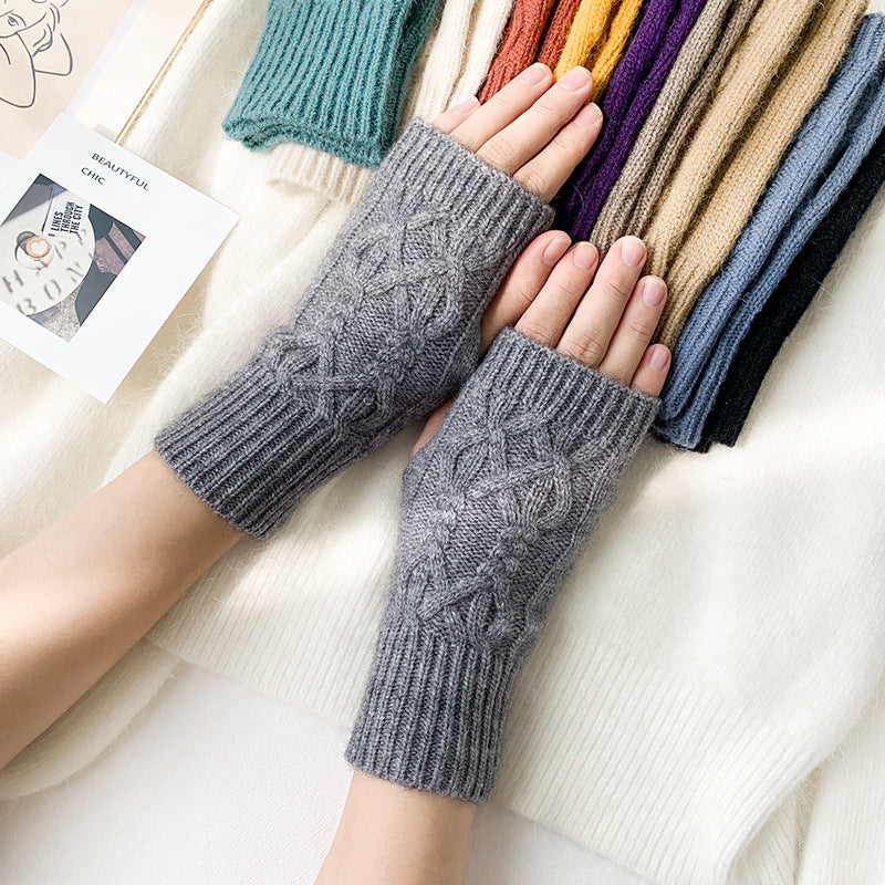 Short Cable Knit Fingerless Gloves - Color_02
