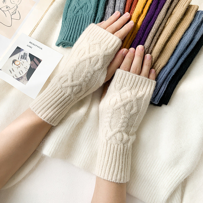 Short Cable Knit Fingerless Gloves - Color_03