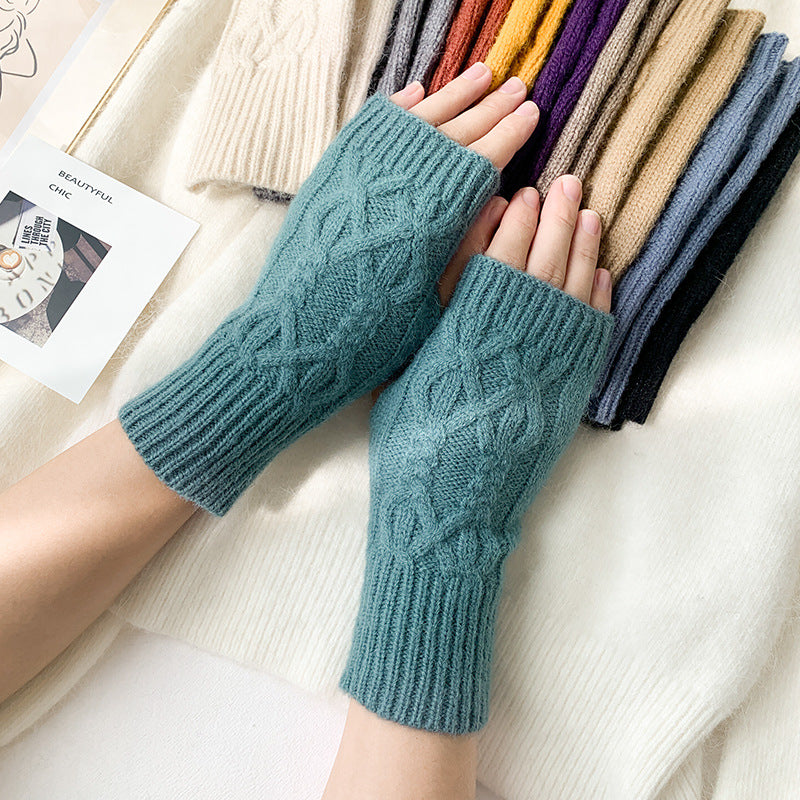 Short Cable Knit Fingerless Gloves - Color_04