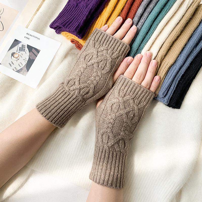 Short Cable Knit Fingerless Gloves - Color_05