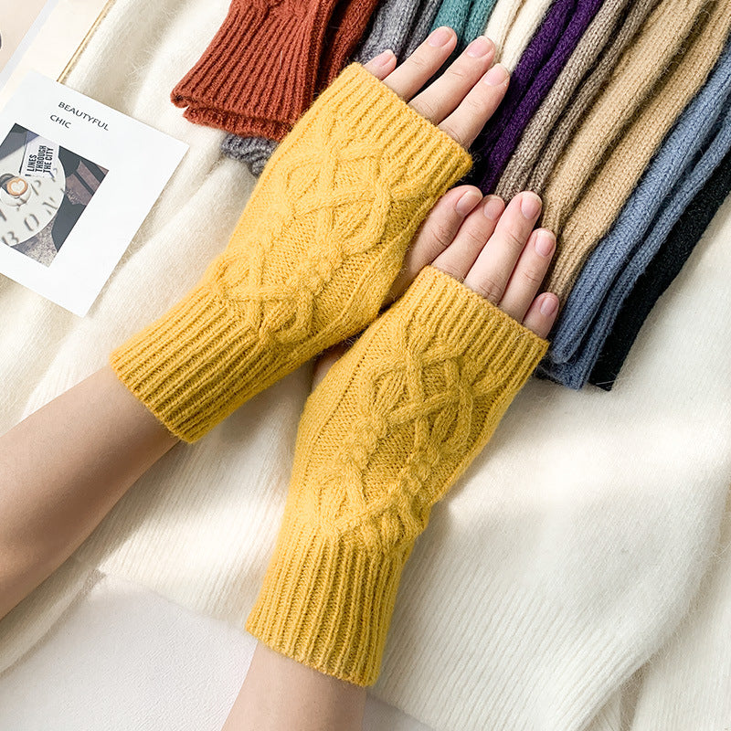 Short Cable Knit Fingerless Gloves - Color_08